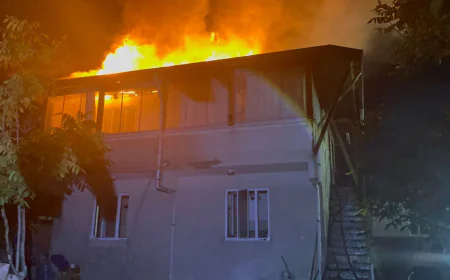 Tosya’da 2 Katlı Evde Yangın: Çift Son Anda Kurtuldu