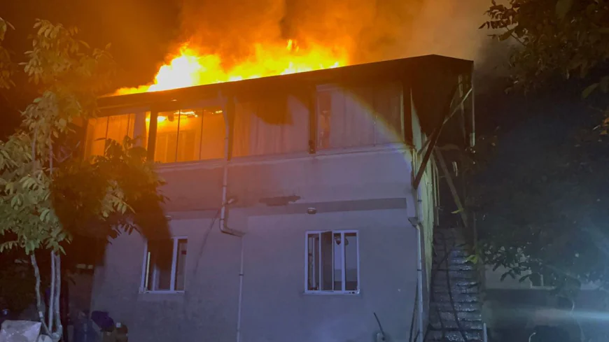Tosya’da 2 Katlı Evde Yangın: Çift Son Anda Kurtuldu