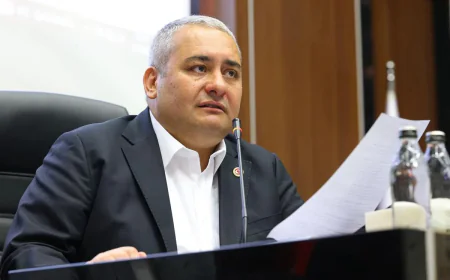 Mesut Özarslan’dan CHP’ye Sürpriz Hamle! Yeni MYK’ya Çiçek Gönderdi