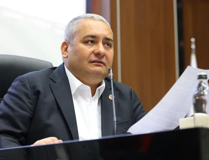 Mesut Özarslan’dan CHP’ye Sürpriz Hamle! Yeni MYK’ya Çiçek Gönderdi