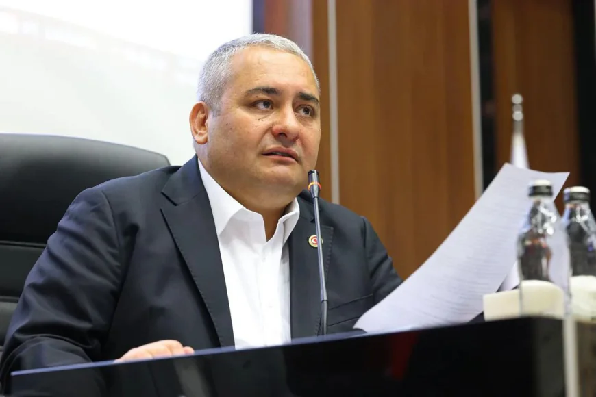 Mesut Özarslan’dan CHP’ye Sürpriz Hamle! Yeni MYK’ya Çiçek Gönderdi